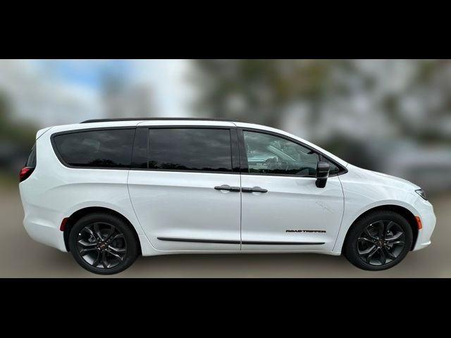 2024 Chrysler Pacifica Touring-L