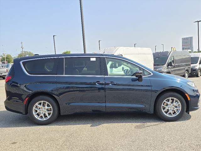 2024 Chrysler Pacifica Touring-L