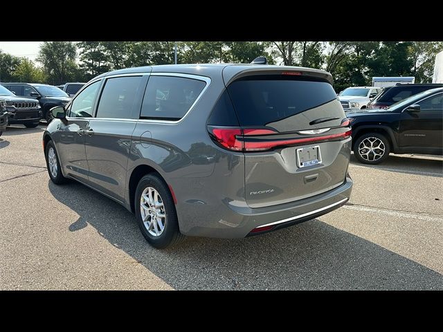 2024 Chrysler Pacifica Touring-L