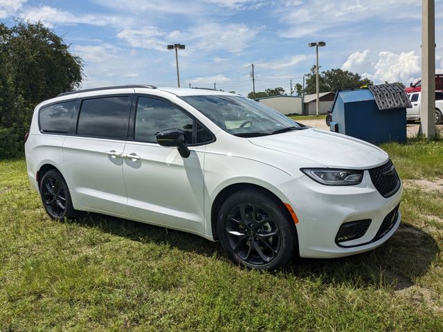 2024 Chrysler Pacifica Touring-L