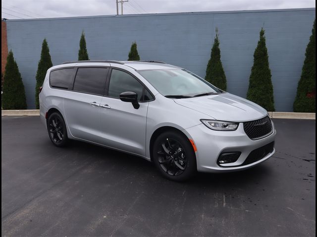 2024 Chrysler Pacifica Touring-L