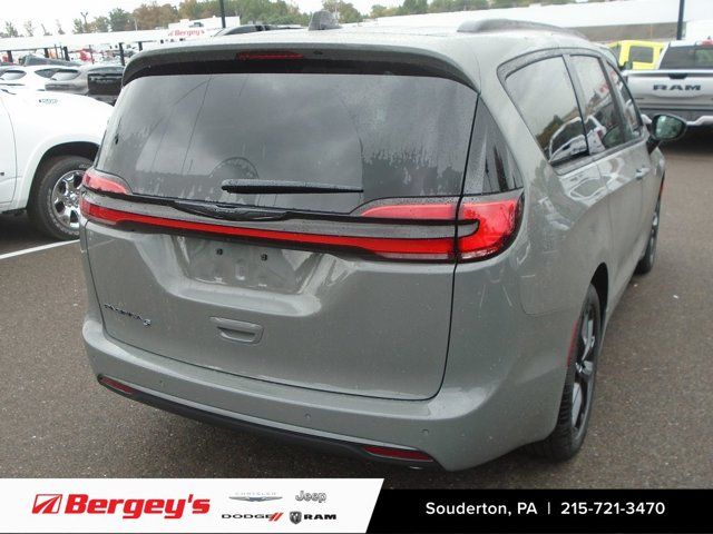 2024 Chrysler Pacifica Touring-L