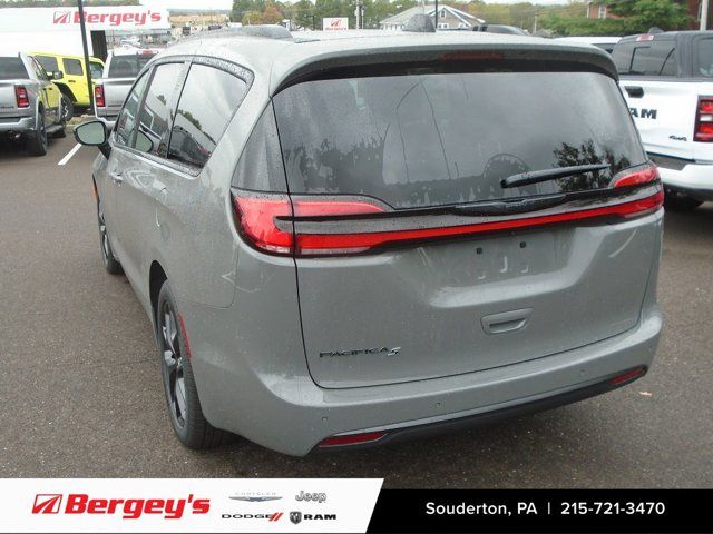 2024 Chrysler Pacifica Touring-L