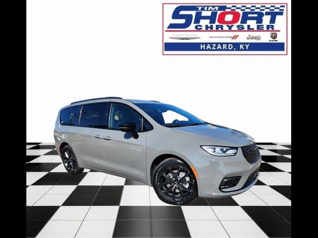 2024 Chrysler Pacifica Touring-L