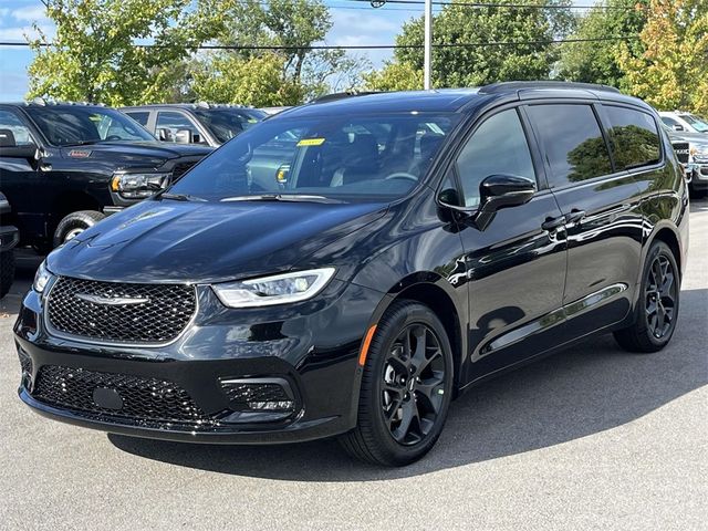 2024 Chrysler Pacifica Touring-L