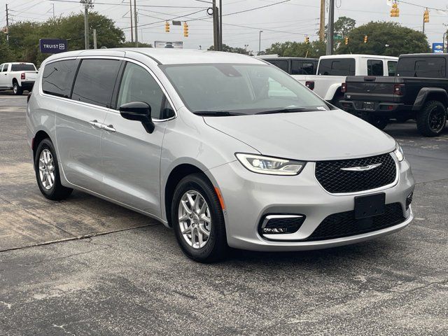 2024 Chrysler Pacifica Touring-L