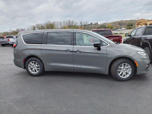 2024 Chrysler Pacifica Touring-L