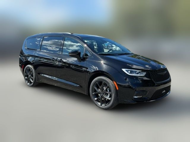 2024 Chrysler Pacifica Touring-L