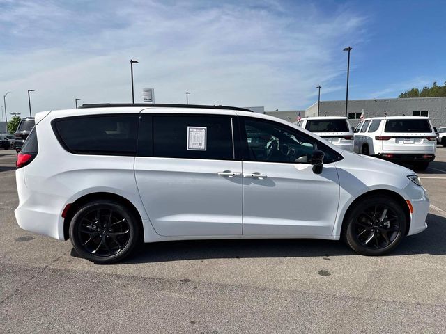 2024 Chrysler Pacifica Touring-L