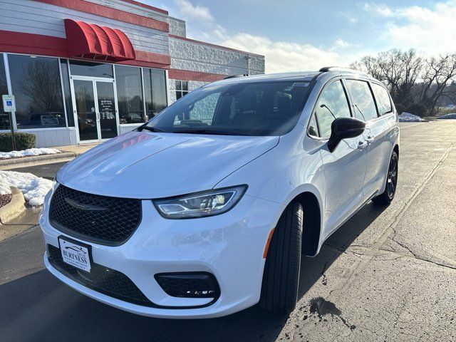 2024 Chrysler Pacifica Touring-L