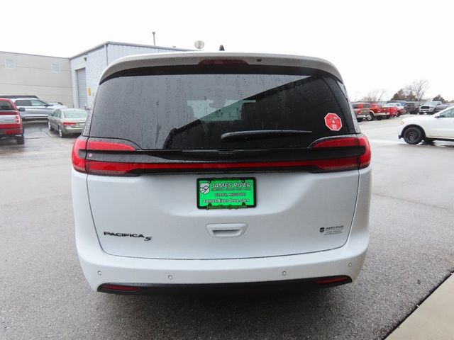 2024 Chrysler Pacifica Touring-L