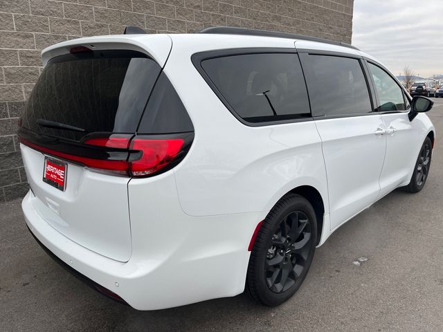 2024 Chrysler Pacifica Touring-L