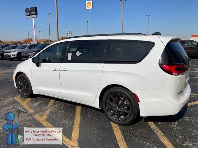 2024 Chrysler Pacifica Touring-L