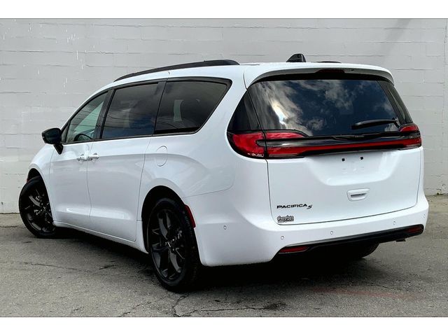 2024 Chrysler Pacifica Touring-L