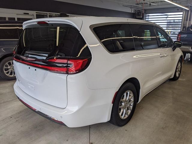 2024 Chrysler Pacifica Touring-L