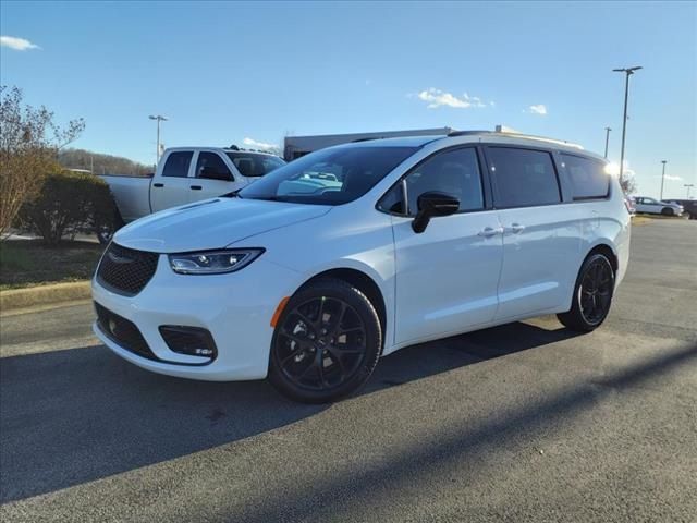 2024 Chrysler Pacifica Touring-L