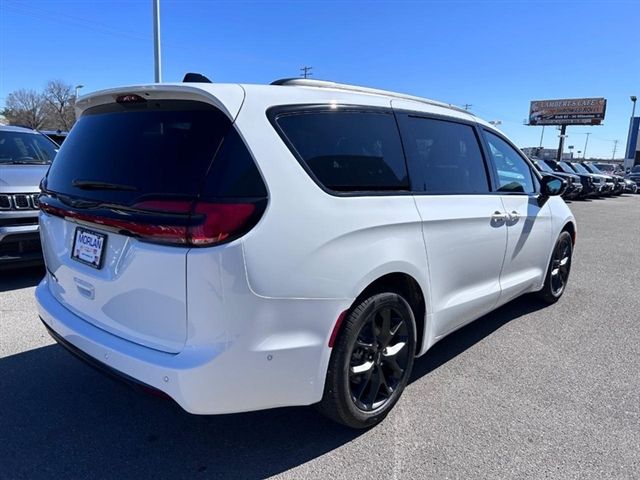 2024 Chrysler Pacifica Touring-L