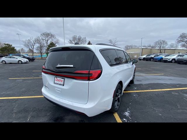 2024 Chrysler Pacifica Touring-L