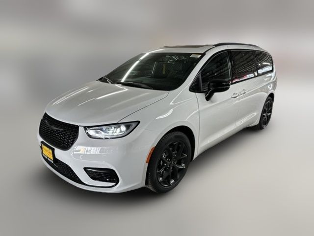 2024 Chrysler Pacifica Touring-L