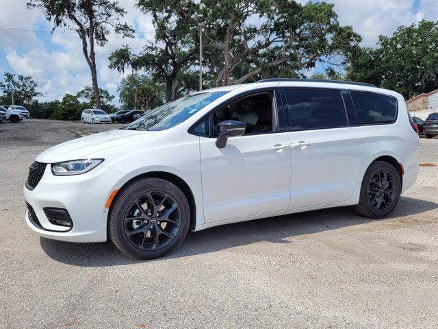 2024 Chrysler Pacifica Touring-L