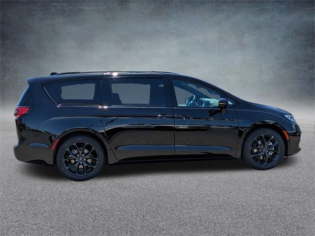 2024 Chrysler Pacifica Touring-L