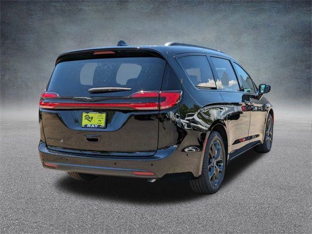 2024 Chrysler Pacifica Touring-L