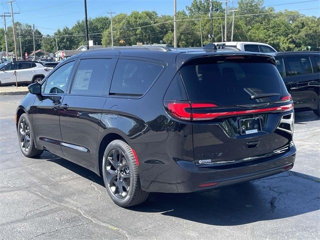 2024 Chrysler Pacifica Touring-L