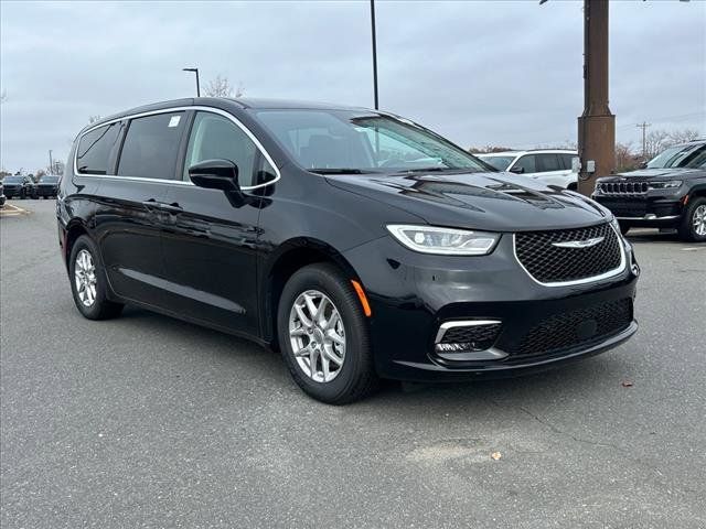 2024 Chrysler Pacifica Touring-L