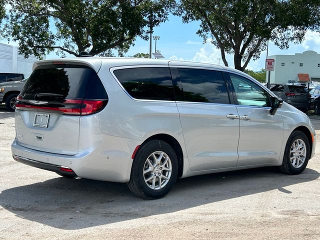 2024 Chrysler Pacifica Touring-L