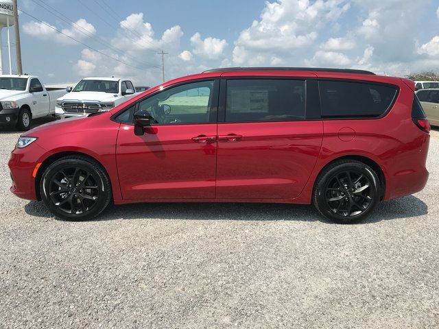 2024 Chrysler Pacifica Touring-L