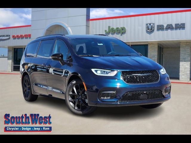 2024 Chrysler Pacifica Touring-L