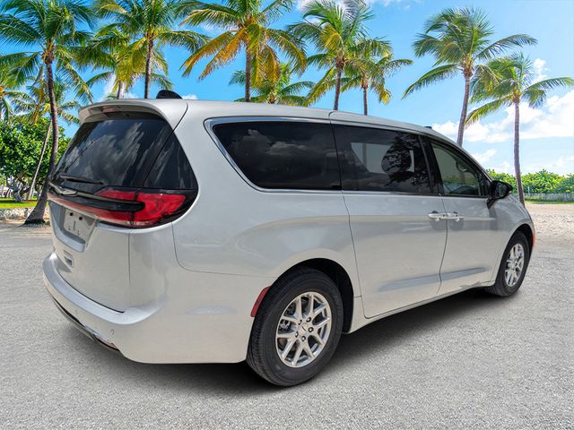 2024 Chrysler Pacifica Touring-L