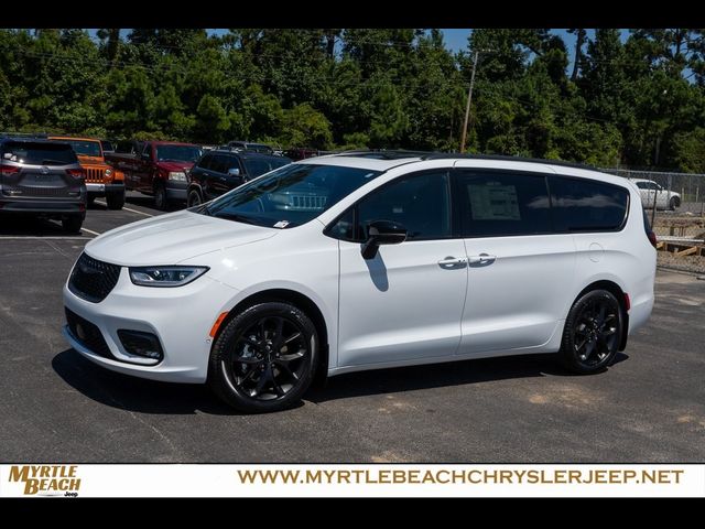 2024 Chrysler Pacifica Touring-L