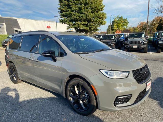 2024 Chrysler Pacifica Touring-L