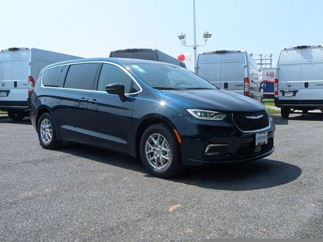 2024 Chrysler Pacifica Touring-L