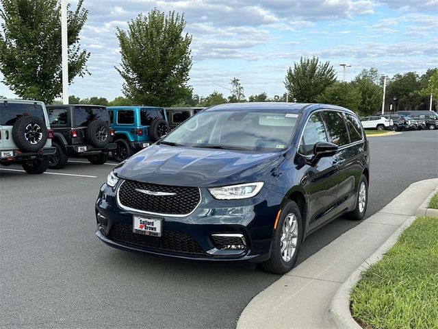 2024 Chrysler Pacifica Touring-L