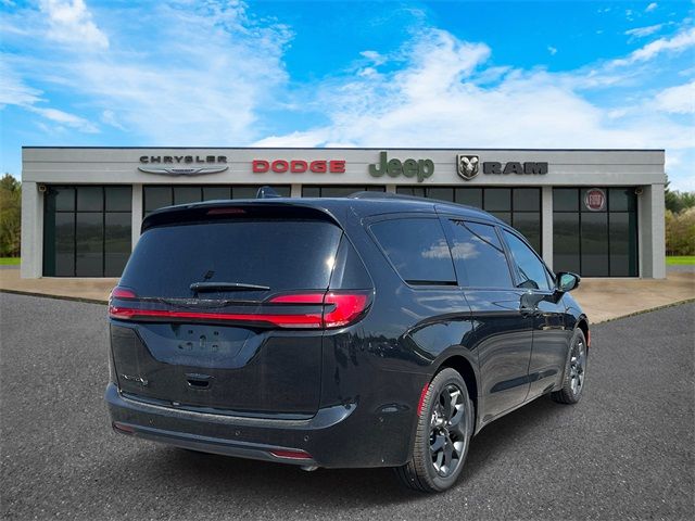 2024 Chrysler Pacifica Touring-L