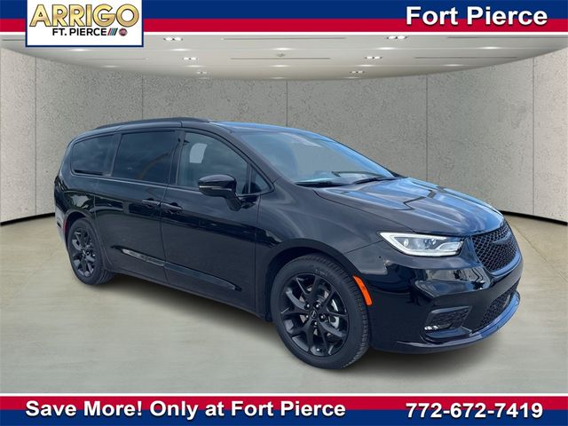 2024 Chrysler Pacifica Touring-L