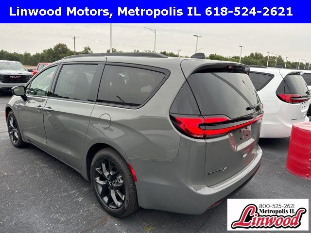 2024 Chrysler Pacifica Touring-L