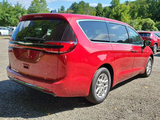 2024 Chrysler Pacifica Touring-L