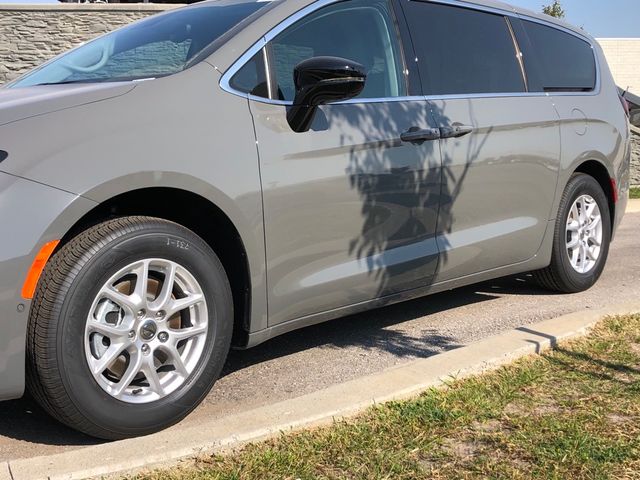 2024 Chrysler Pacifica Touring-L