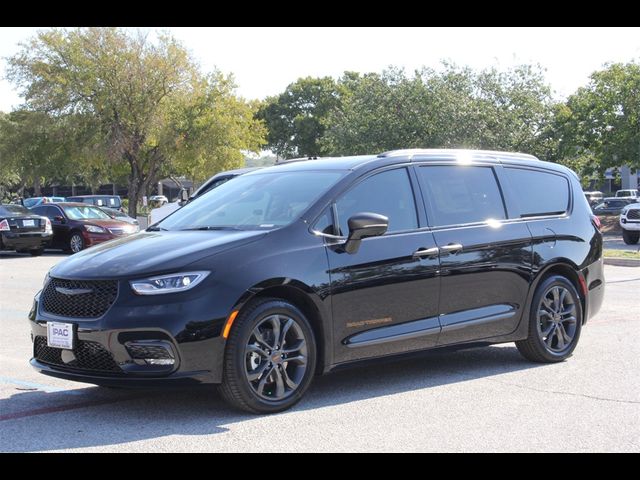 2024 Chrysler Pacifica Touring-L