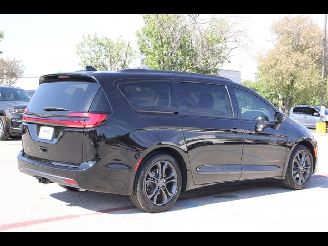 2024 Chrysler Pacifica Touring-L