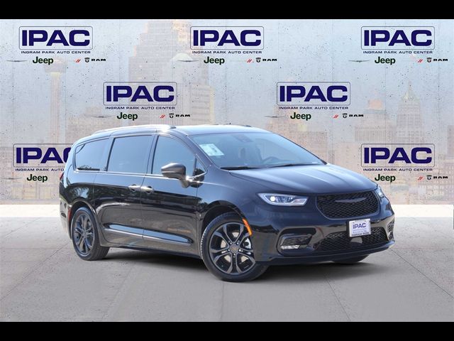 2024 Chrysler Pacifica Touring-L