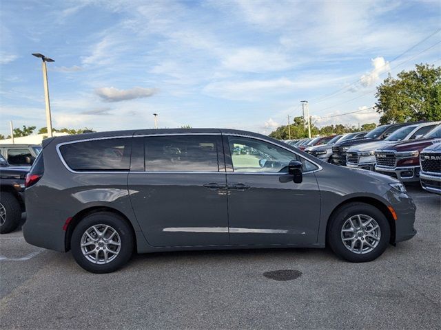 2024 Chrysler Pacifica Touring-L