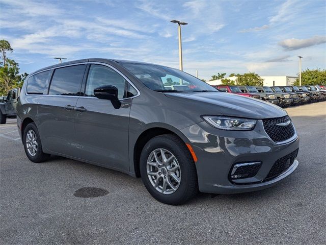 2024 Chrysler Pacifica Touring-L