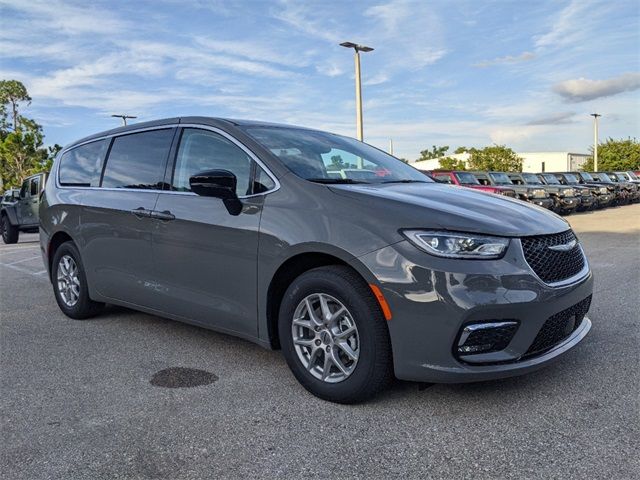 2024 Chrysler Pacifica Touring-L