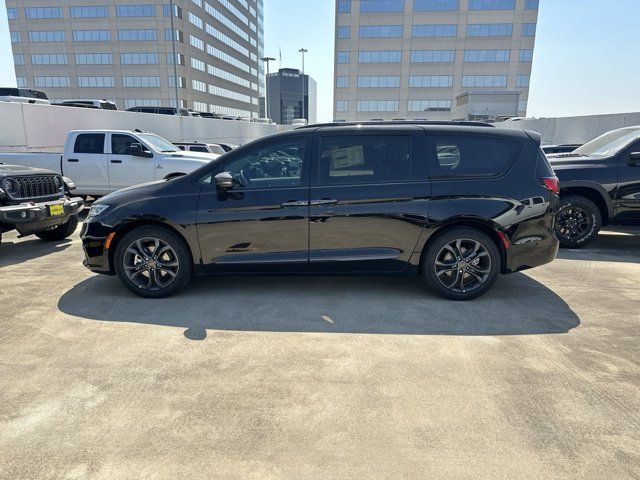 2024 Chrysler Pacifica Touring-L