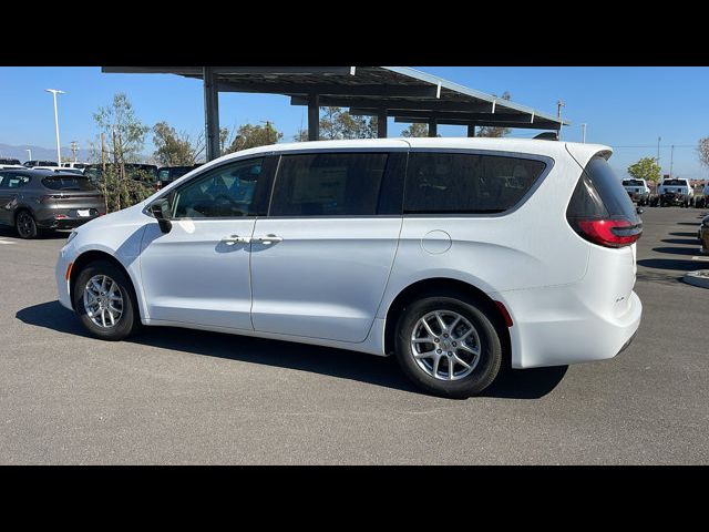 2024 Chrysler Pacifica Touring-L