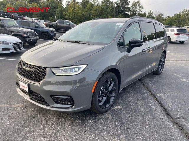 2024 Chrysler Pacifica Touring-L